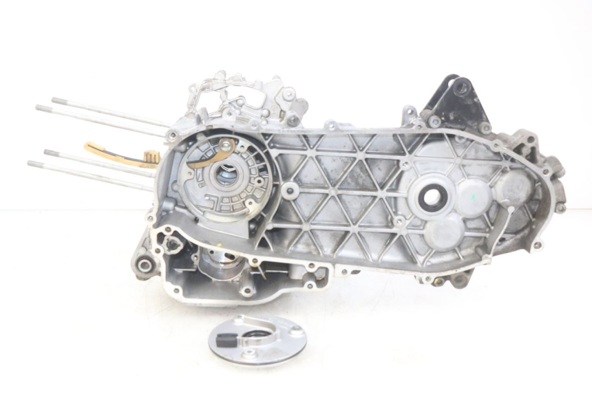 photo de CARTER BAS MOTEUR PIAGGIO VESPA GTS IGET ABS 125 (2017 - 2023) - Marquages et références