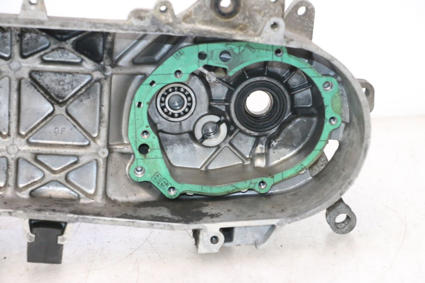 photo de CARTER BAS MOTEUR PEUGEOT VIVACITY NEW 2T 50 (2008 - 2017) - Angle alternatif