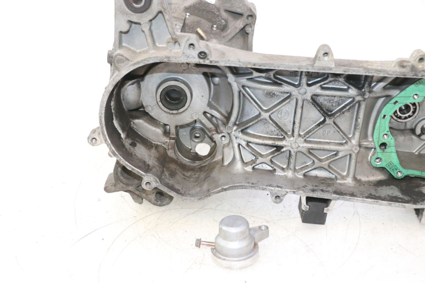 photo de CARTER BAS MOTEUR PEUGEOT VIVACITY NEW 2T 50 (2008 - 2017) - Aperçu profil