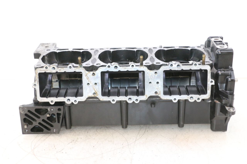 photo de CARTER BAS MOTEUR YAMAHA WAVE RUNNER GP R 1200 (2000 - 2003) - Vue rapprochée