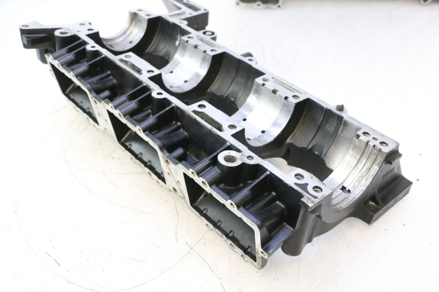 photo de CARTER BAS MOTEUR YAMAHA WAVE RUNNER GP R 1200 (2000 - 2003) - Autre angle de vue