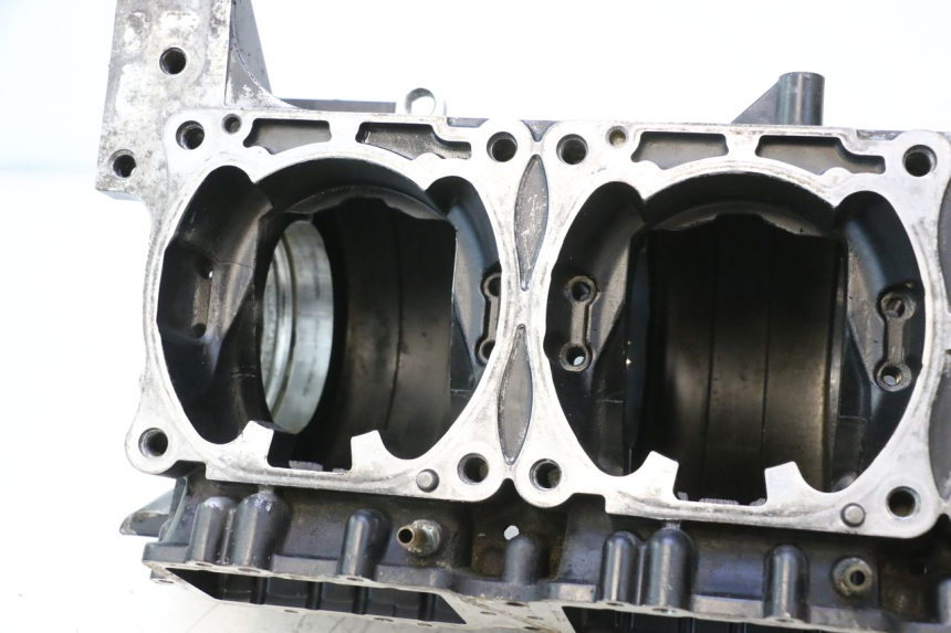 photo de CARTER BAS MOTEUR YAMAHA WAVE RUNNER GP R 1200 (2000 - 2003) - Pièce contrôlée