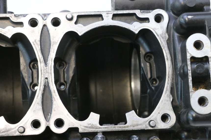 photo de CARTER BAS MOTEUR YAMAHA WAVE RUNNER GP R 1200 (2000 - 2003) - Marquages et références