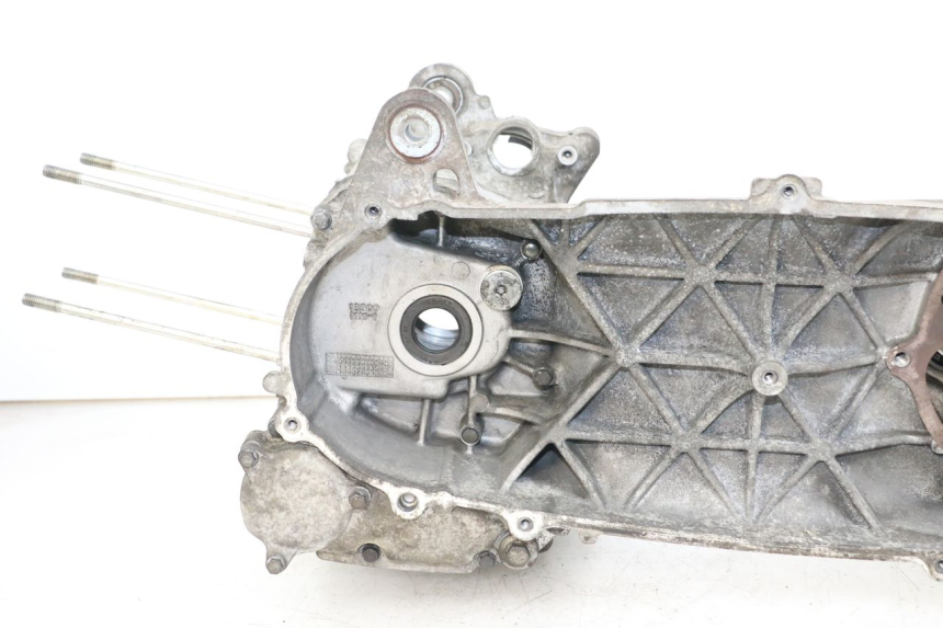 photo de CARTER BAS MOTEUR YAMAHA X-MAX XMAX 125 (2010 - 2013) - Détails caractéristiques