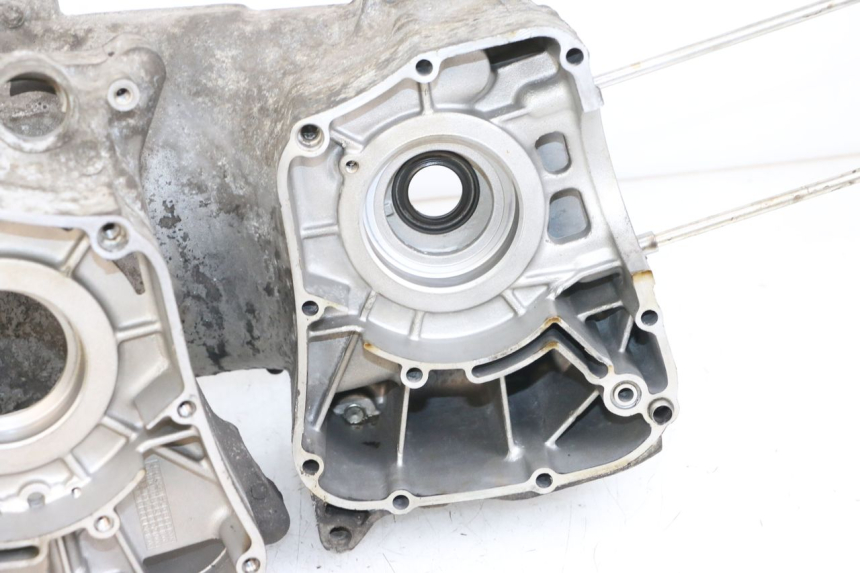 photo de CARTER BAS MOTEUR YAMAHA X-MAX XMAX 125 (2010 - 2013) - Vue rapprochée