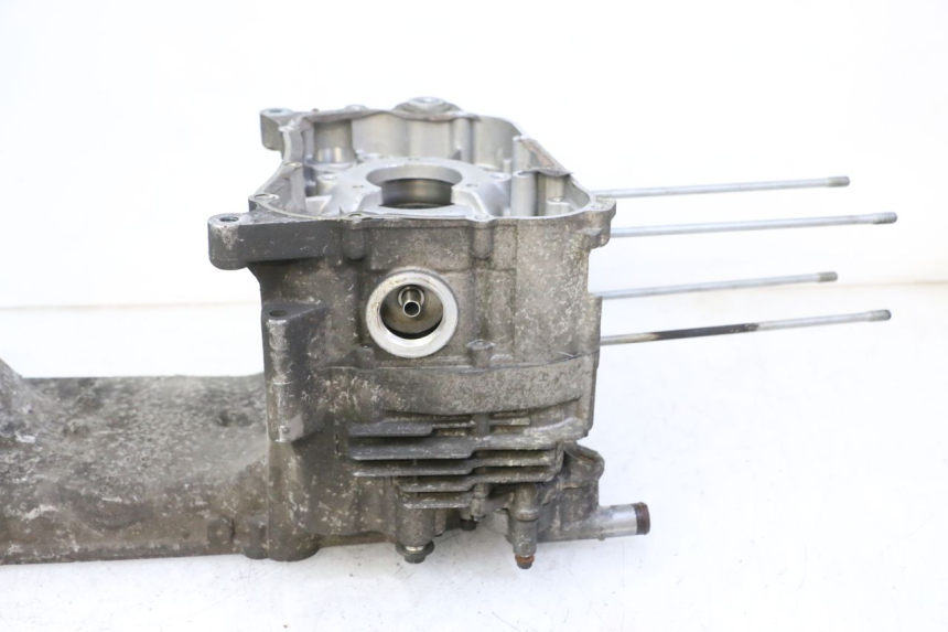 photo de CARTER BAS MOTEUR YAMAHA X-MAX XMAX 250 (2006 - 2009) - Gros plan technique