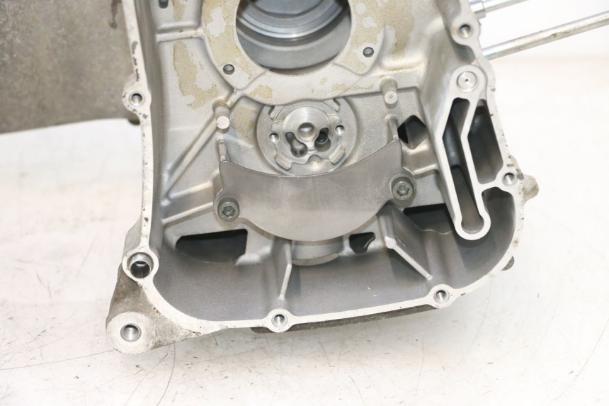 photo de CARTER BAS MOTEUR YAMAHA XMAX X-MAX 125 (2006 - 2009) - Angle alternatif
