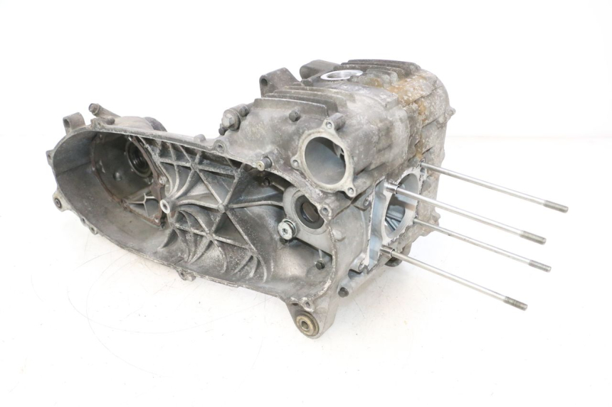 photo de CARTER BAS MOTEUR YAMAHA XMAX X-MAX 125 (2006 - 2009) - Gros plan technique