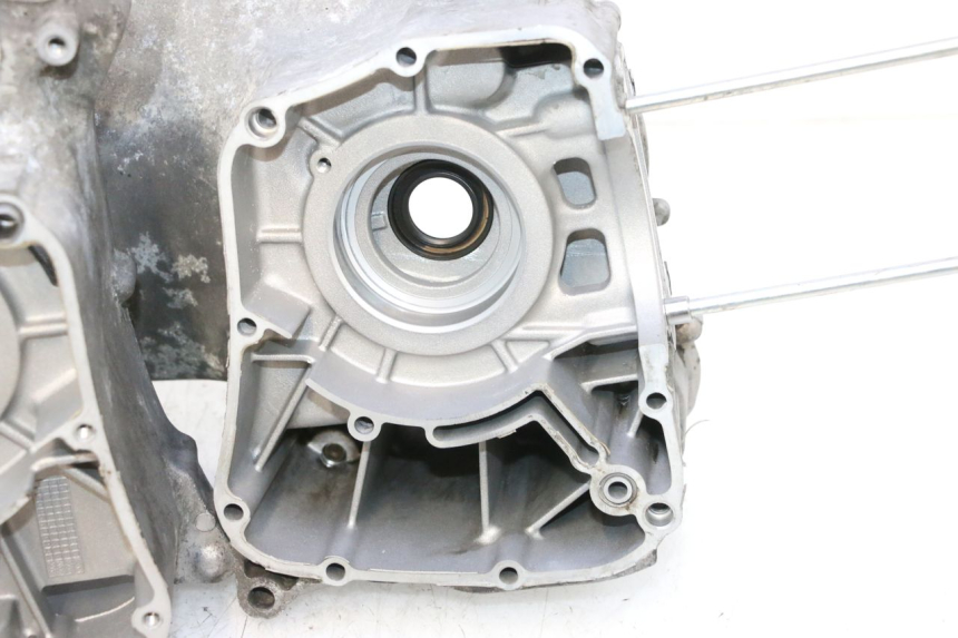 photo de CARTER BAS MOTEUR YAMAHA XMAX X-MAX 125 (2006 - 2009) - Vue d’ensemble