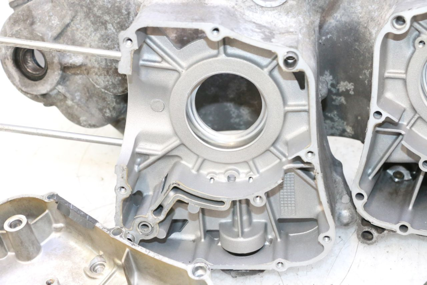 photo de CARTER BAS MOTEUR YAMAHA XMAX X-MAX 125 (2006 - 2009) - Points de fixation