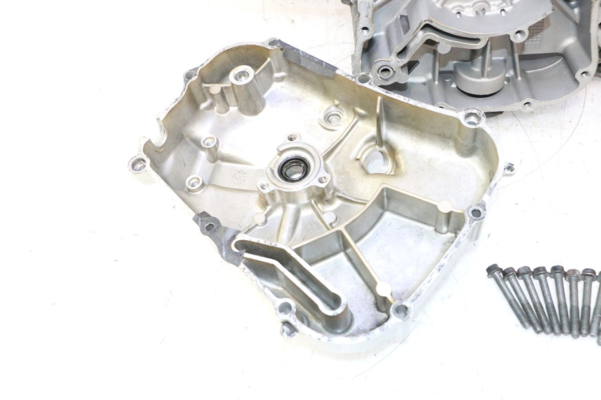 photo de CARTER BAS MOTEUR YAMAHA XMAX X-MAX 125 (2006 - 2009) - État de surface