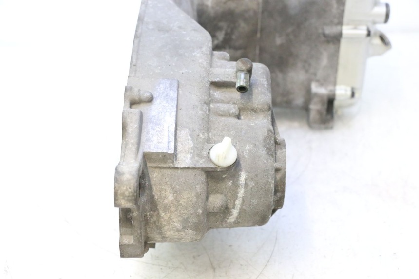 photo de CARTER BAS MOTEUR YAMAHA XMAX X-MAX 125 (2006 - 2009) - Gros plan technique