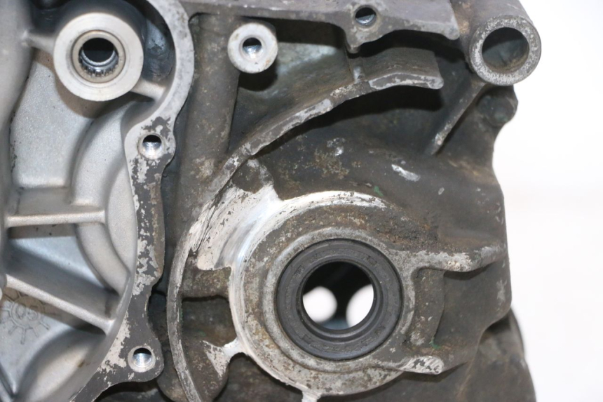 photo de CARTER BAS MOTEUR SMC XROAD 150 - Vue rapprochée