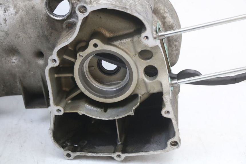 photo de CARTER BAS MOTEUR YAMAHA YP MAJESTY 125 (2002 - 2006) - Autre angle de vue