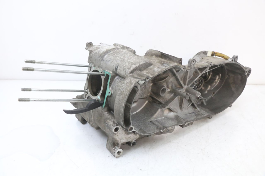 photo de CARTER BAS MOTEUR YAMAHA YP MAJESTY 125 (2002 - 2006) - Gros plan technique