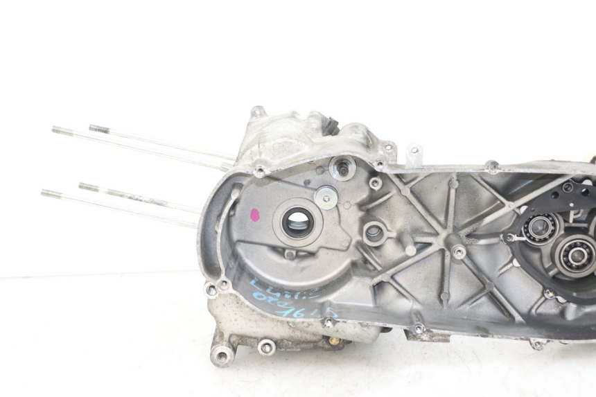 photo de CARTER BAS MOTEUR YAMAHA YP MAJESTY 125 (2002 - 2006) - Autre angle de vue