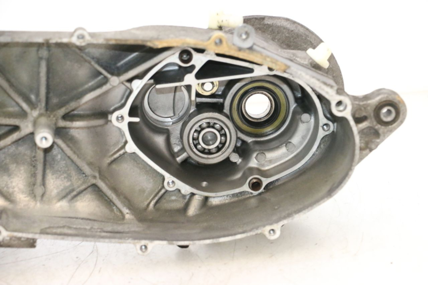 photo de CARTER BAS MOTEUR YAMAHA YP MAJESTY 125 (1998 - 2001) - Gros plan technique