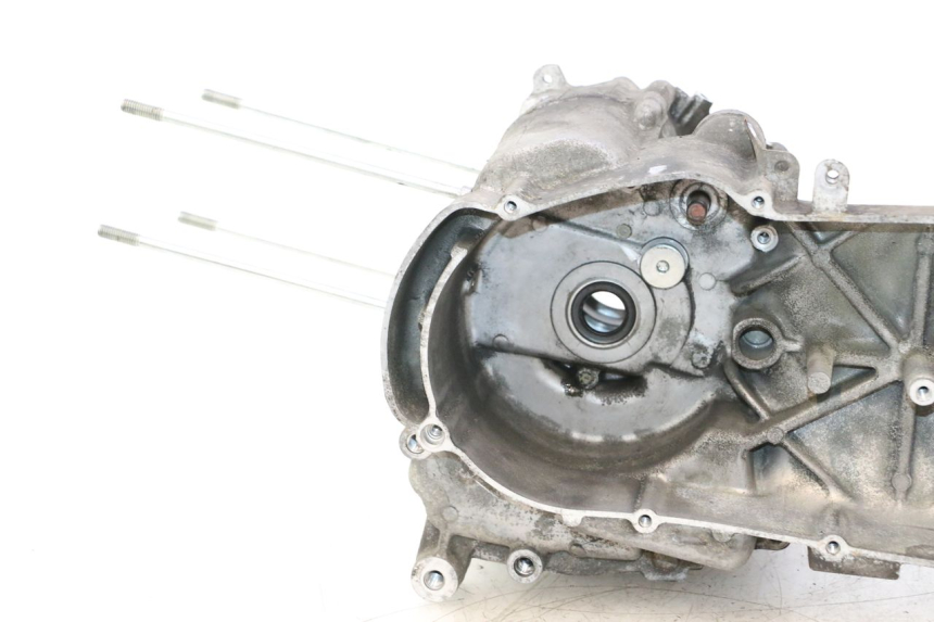 photo de CARTER BAS MOTEUR YAMAHA YP MAJESTY 125 (1998 - 2001) - Points de fixation