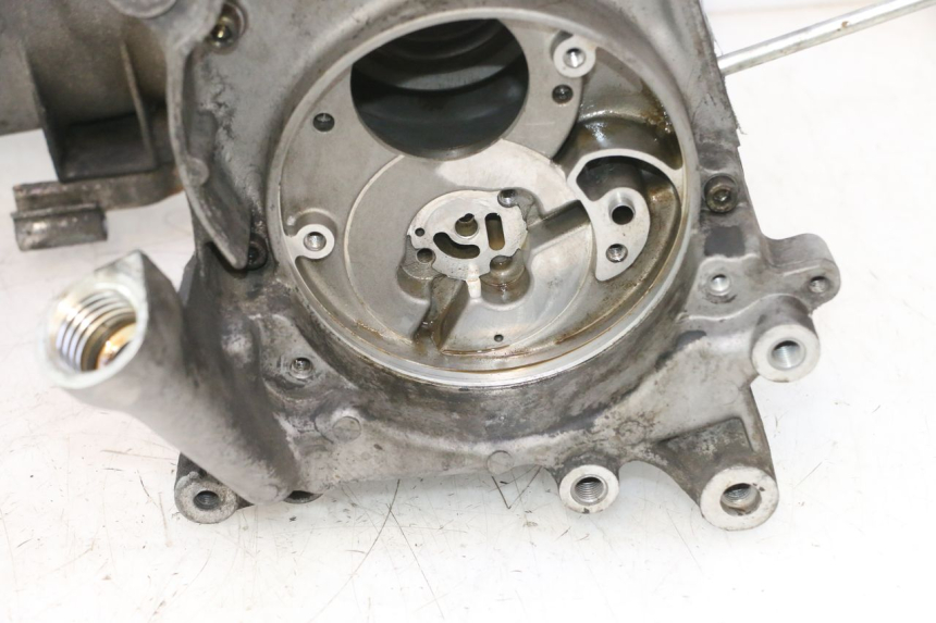 photo de CARTER BAS MOTEUR YAMAHA YP MAJESTY 125 (1998 - 2001) - Zoom composants