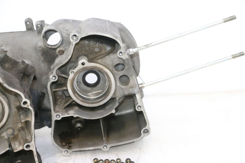 photo de CARTER BAS MOTEUR YAMAHA YP MAJESTY 125 (1998 - 2001) - Aperçu profil