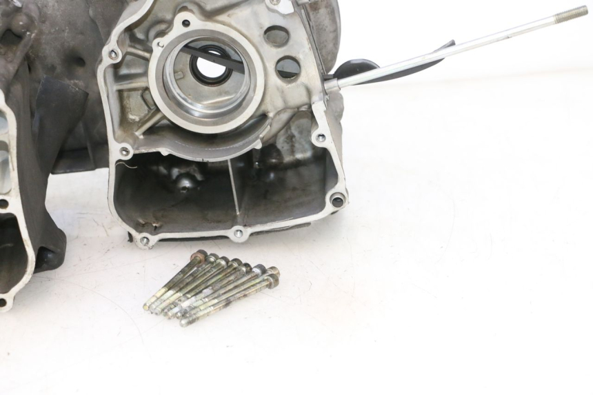photo de CARTER BAS MOTEUR YAMAHA YP MAJESTY 125 (2007 - 2010) - Aperçu profil