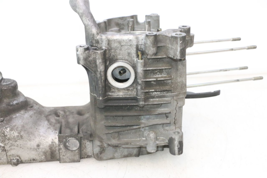 photo de CARTER BAS MOTEUR YAMAHA YP MAJESTY 125 (2007 - 2010) - Gros plan technique