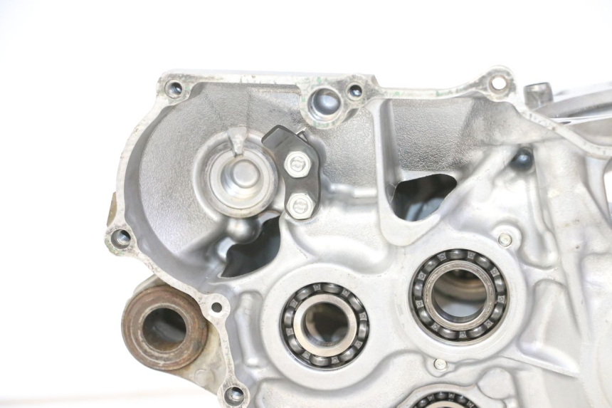 photo de CARTER BAS MOTEUR YAMAHA YZ-F YZF 250 (2014 - 2018) - Points de fixation