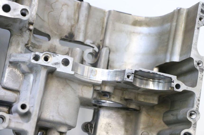 photo de CARTER BAS MOTEUR YAMAHA YZF R GENESIS 750 (1993 - 1998) - Gros plan technique