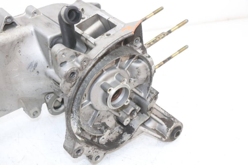 photo de CARTER BAS MOTEUR PIAGGIO ZIP 2T 50 (2009 - 2019) - Détails caractéristiques
