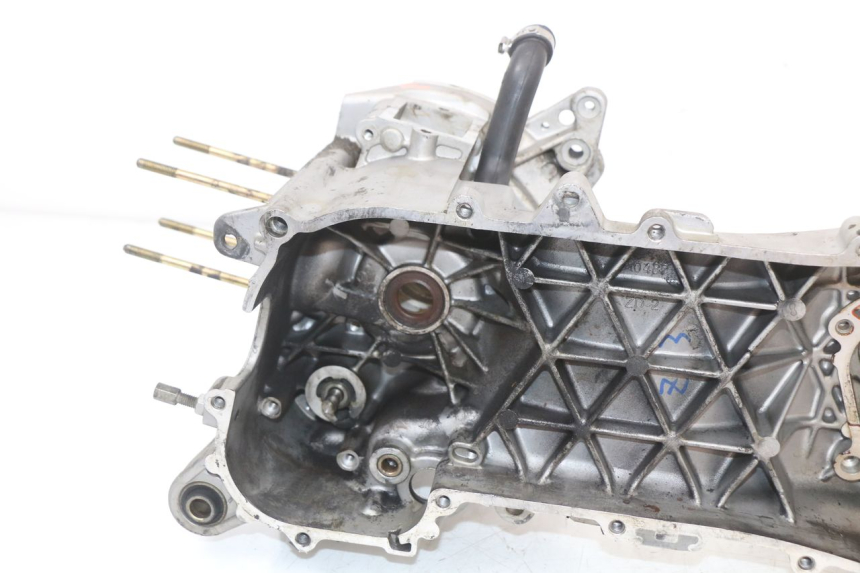 photo de CARTER BAS MOTEUR PIAGGIO ZIP 2T 50 (2009 - 2019) - Vue d’ensemble