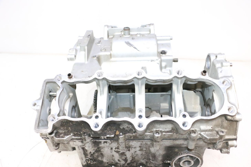 photo de CARTER BAS MOTEUR KAWASAKI ZX-6R ZX6R 600 (2000 - 2002) - Gros plan technique