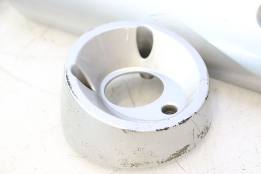 photo de CARTER ECHAPPEMENT SUZUKI BURGMAN 125 (2007 - 2014) - Détails caractéristiques
