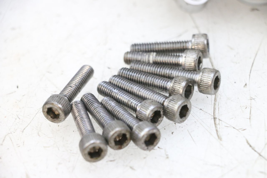 photo de CARTER EMBRAYAGE YAMAHA FZ6 N FAZER 600 (2004 - 2006) - Détails caractéristiques