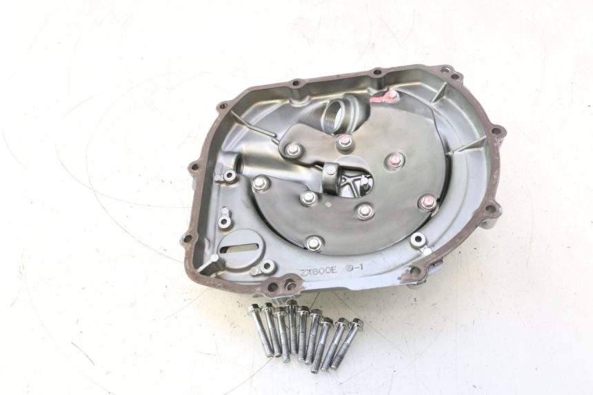 photo de CARTER EMBRAYAGE KAWASAKI ZZR 600 (1995 - 2004) - Points de fixation