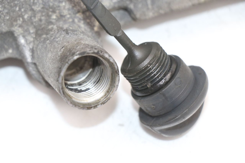 photo de CARTER HUILE RENAULT KOURANOS 125 (2001 - 2004) - Gros plan technique