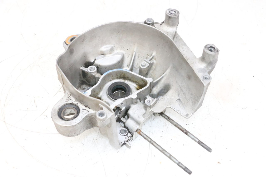 photo de CARTER MOTEUR DROIT MBK BOOSTER SPIRIT NAKED 50 (2004 - 2017) - Vue rapprochée