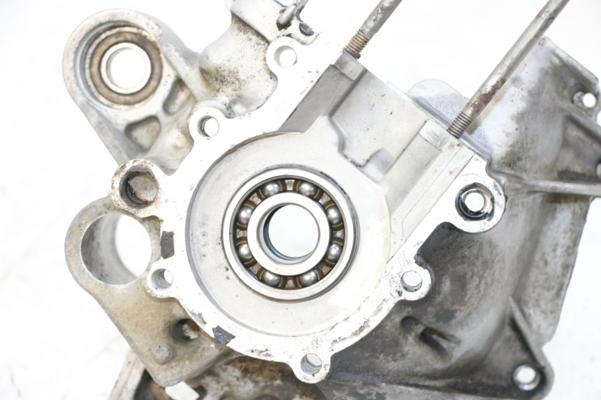 photo de CARTER MOTEUR DROIT MBK BOOSTER SPIRIT NAKED 50 (2004 - 2017) - Autre angle de vue