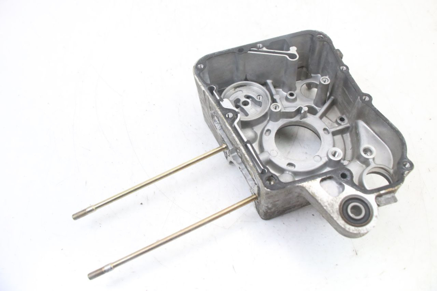 photo de CARTER MOTEUR DROIT KYMCO GRAND DINK 125 (2008 - 2014) - Gros plan technique