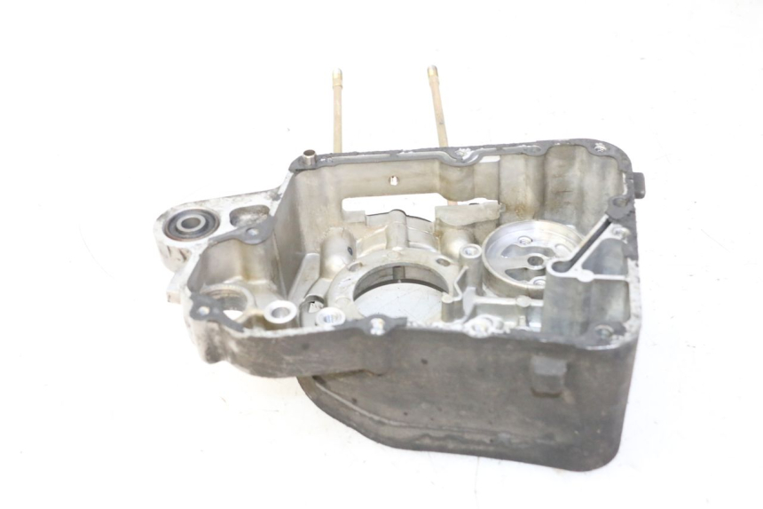 photo de CARTER MOTEUR DROIT KYMCO GRAND DINK 125 (2008 - 2014) - Autre angle de vue