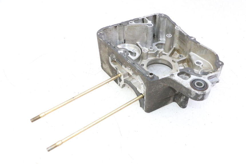 photo de CARTER MOTEUR DROIT KYMCO GRAND DINK 125 (2008 - 2014) - Gros plan technique