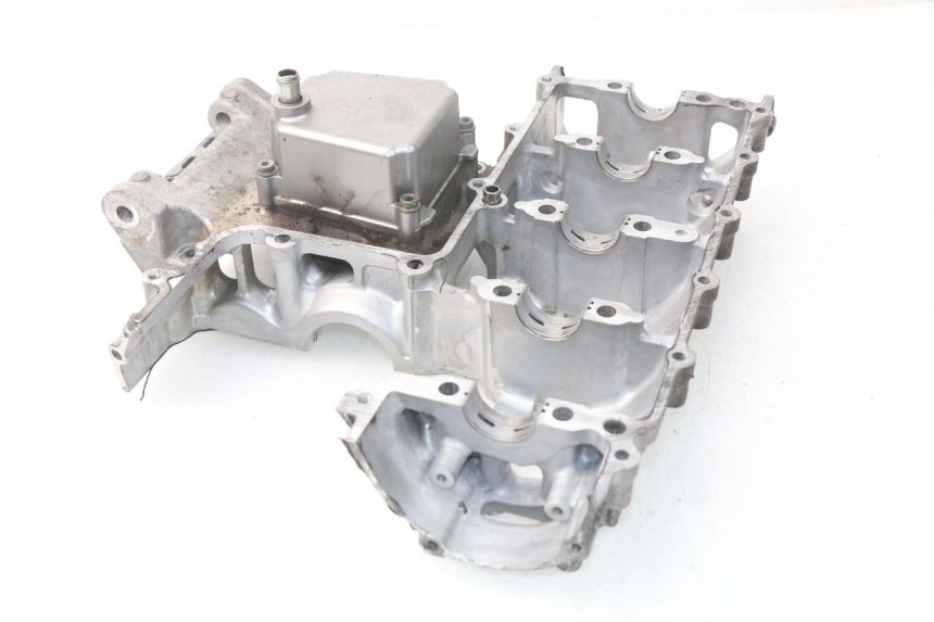 photo de CARTER MOTEUR DROIT SUZUKI GSX-R GSXR 600 (2001 - 2003) - Gros plan technique