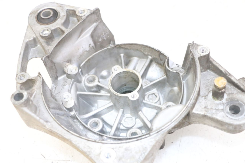 photo de CARTER MOTEUR DROIT PEUGEOT KISBEE 2T 50 (2018 - 2022) - Angle alternatif