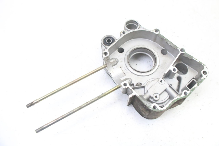 photo de CARTER MOTEUR DROIT PEUGEOT VIVACITY 125 (2010 - 2017) - Gros plan technique