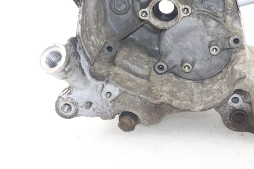 photo de CARTER MOTEUR DROIT HONDA SCV LEAD 100 (2003 - 2007) - Gros plan technique