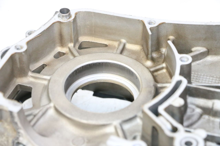 photo de CARTER MOTEUR DROIT YAMAHA X-MAX XMAX 125 (2010 - 2013) - Autre angle de vue