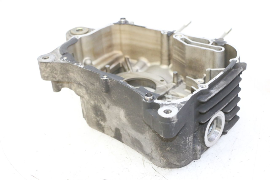 photo de CARTER MOTEUR DROIT YAMAHA X-MAX XMAX 125 (2010 - 2013) - Points de fixation