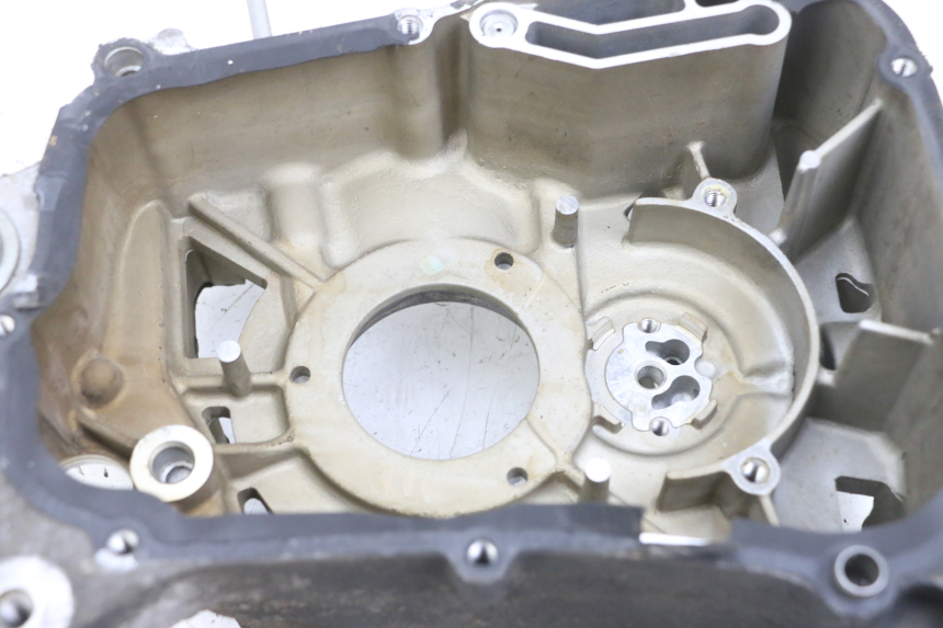 photo de CARTER MOTEUR DROIT YAMAHA X-MAX XMAX 125 (2010 - 2013) - Gros plan technique