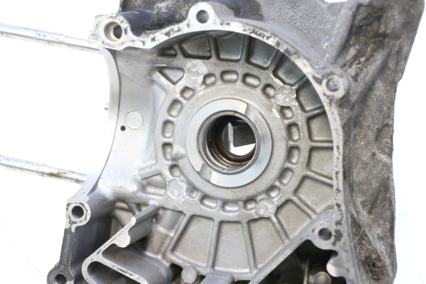 photo de CARTER MOTEUR DROIT PIAGGIO X9 EVOLUTION 125 (2003 - 2007) - Points de fixation