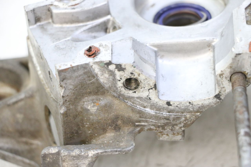 photo de CARTER MOTEUR DROIT YAMAHA AEROX 50 (1997 - 2006) - Gros plan technique