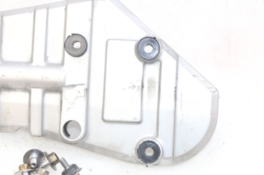 photo de CARTER MOTEUR DROIT KAWASAKI ZX-6R ZX6R 600 (1995 - 1997) - Gros plan technique